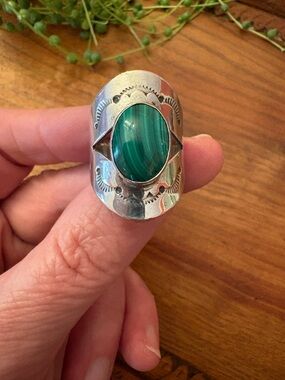 D. Skeets Navajo Sterling Silver Green Malachite Oval Statement Saddle Ring 8